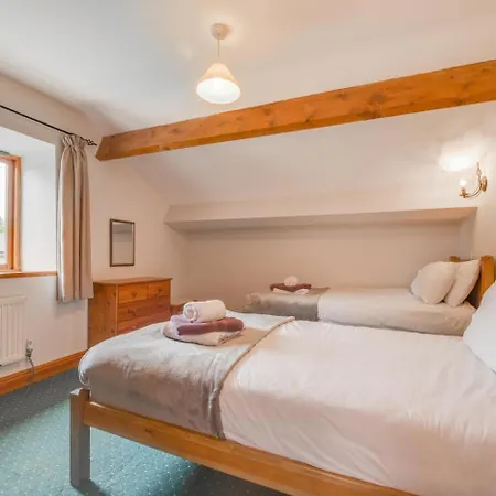 6 Bed In Near Settle Oc-ds102 *