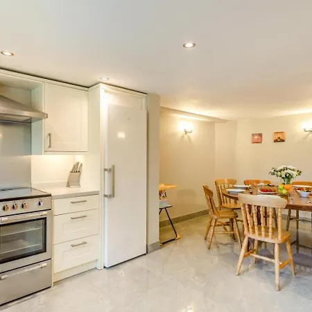 6 Bed In Near Settle Oc-ds102