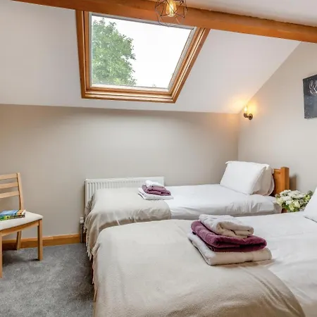 6 Bed In Near Settle Oc-ds102 Holiday home *