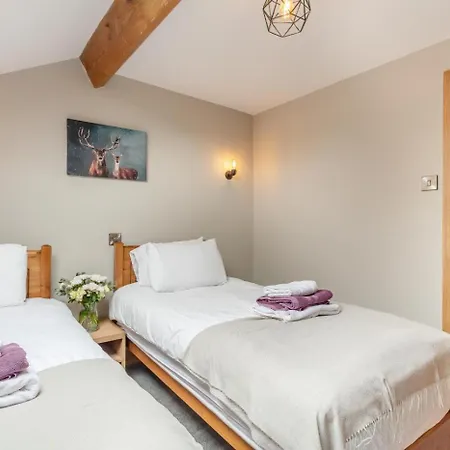 6 Bed In Near Settle Oc-ds102 Holiday home Tosside