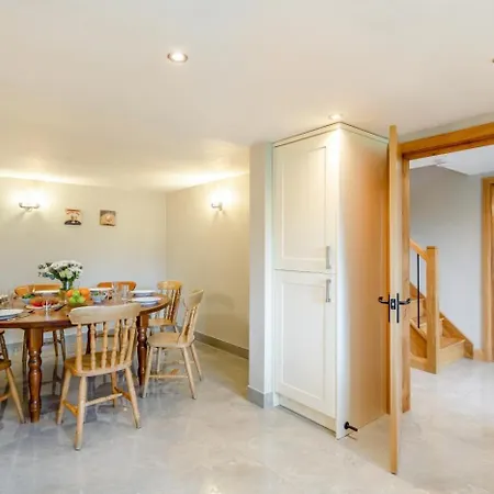 6 Bed In Near Settle Oc-ds102 Holiday home *